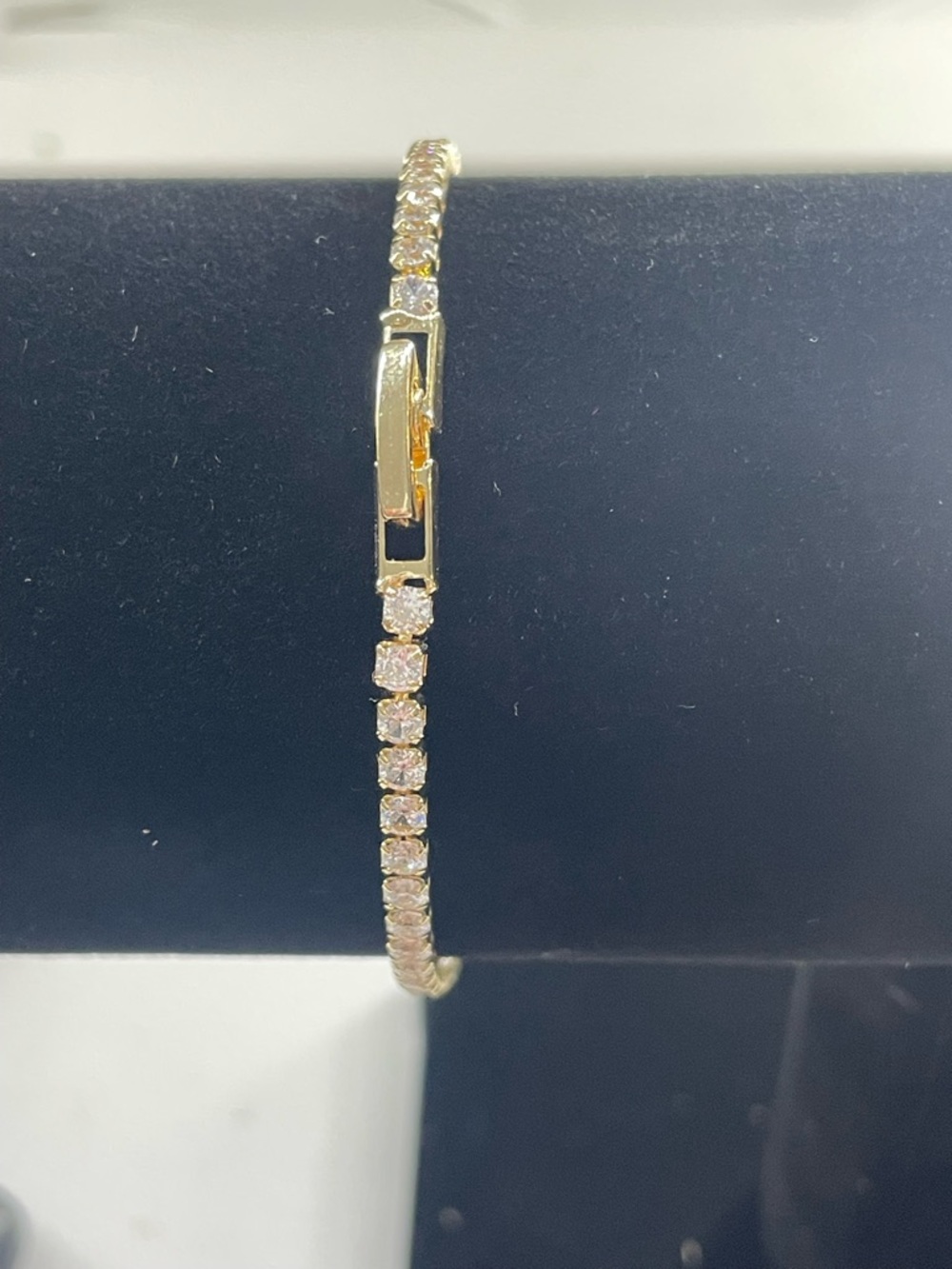 18k Gold Clover Bracelet with Black Onyx Center and Pavé Accents - Picture 5 of 6